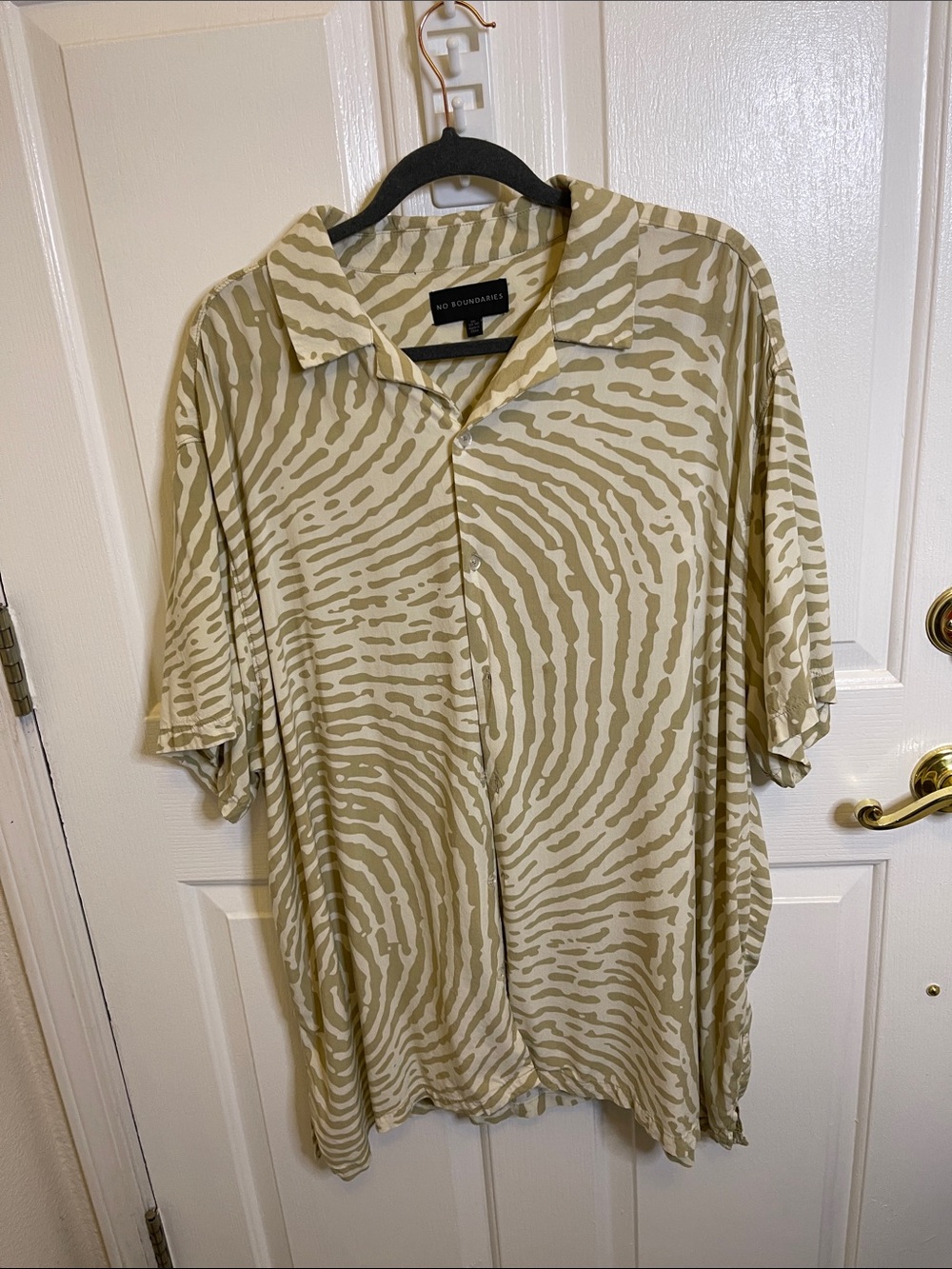 No Boundaries Men's Beige and Cream Zebra-Print Short Sleeve Polo